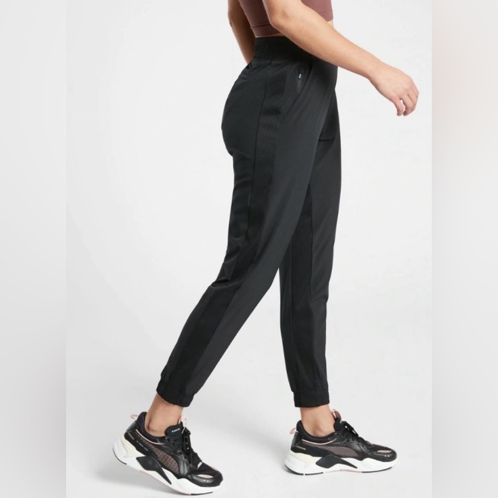 ATHLETA Brooklyn Jogger Pants in Black Casual Travel Athleisure Sporty Size 6